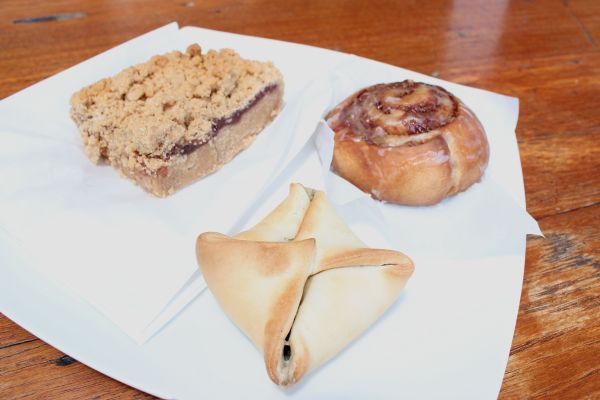 Golden Bridge Spinach/Daiya Pocket, Cinnamon Roll, PB&J Bar