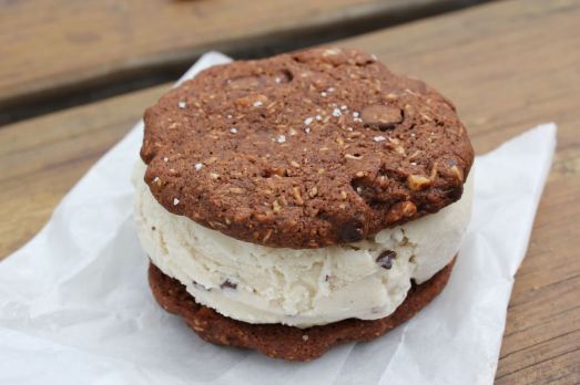 Divine Dips Mint Cookie Sandwich